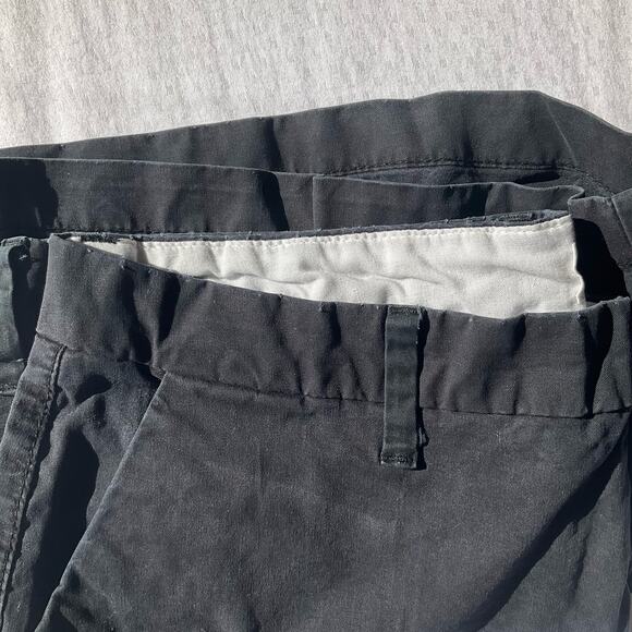 Old Navy Women’s Casual Khaki Shorts size 2, Solid Black - Picture 11 of 11